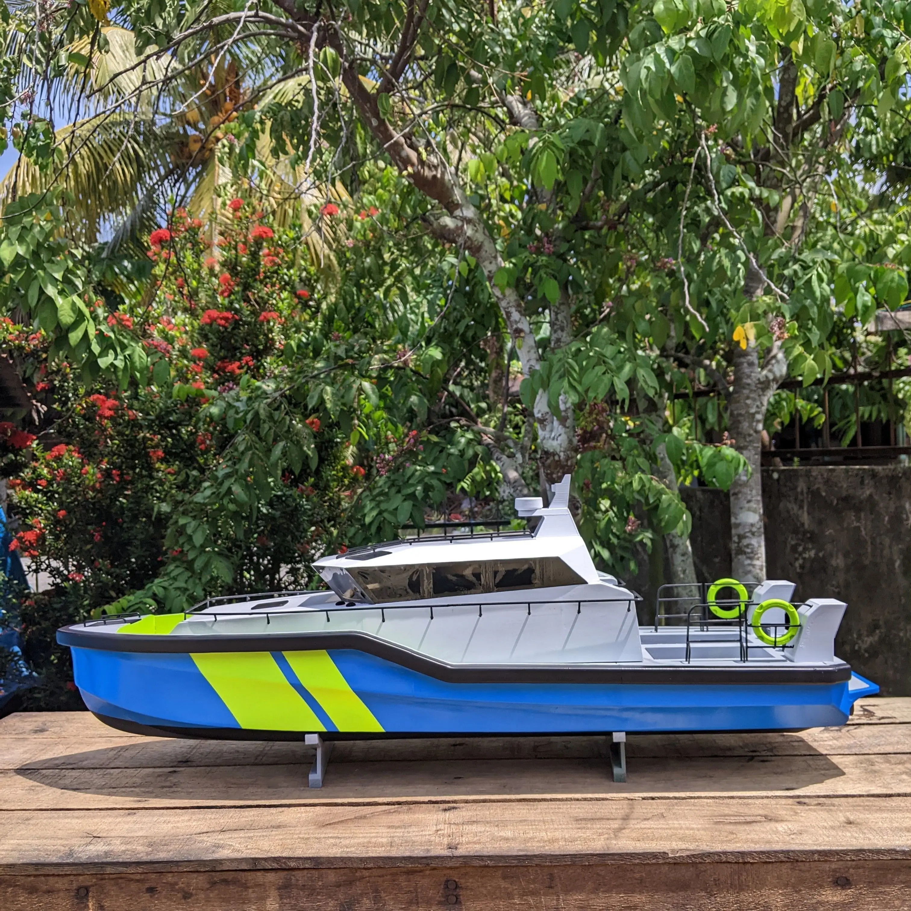 リモコン付き電動ボート,ミニチュア玩具,rc沿岸パトロールボ - Model Kit Yacht のレビューと価格