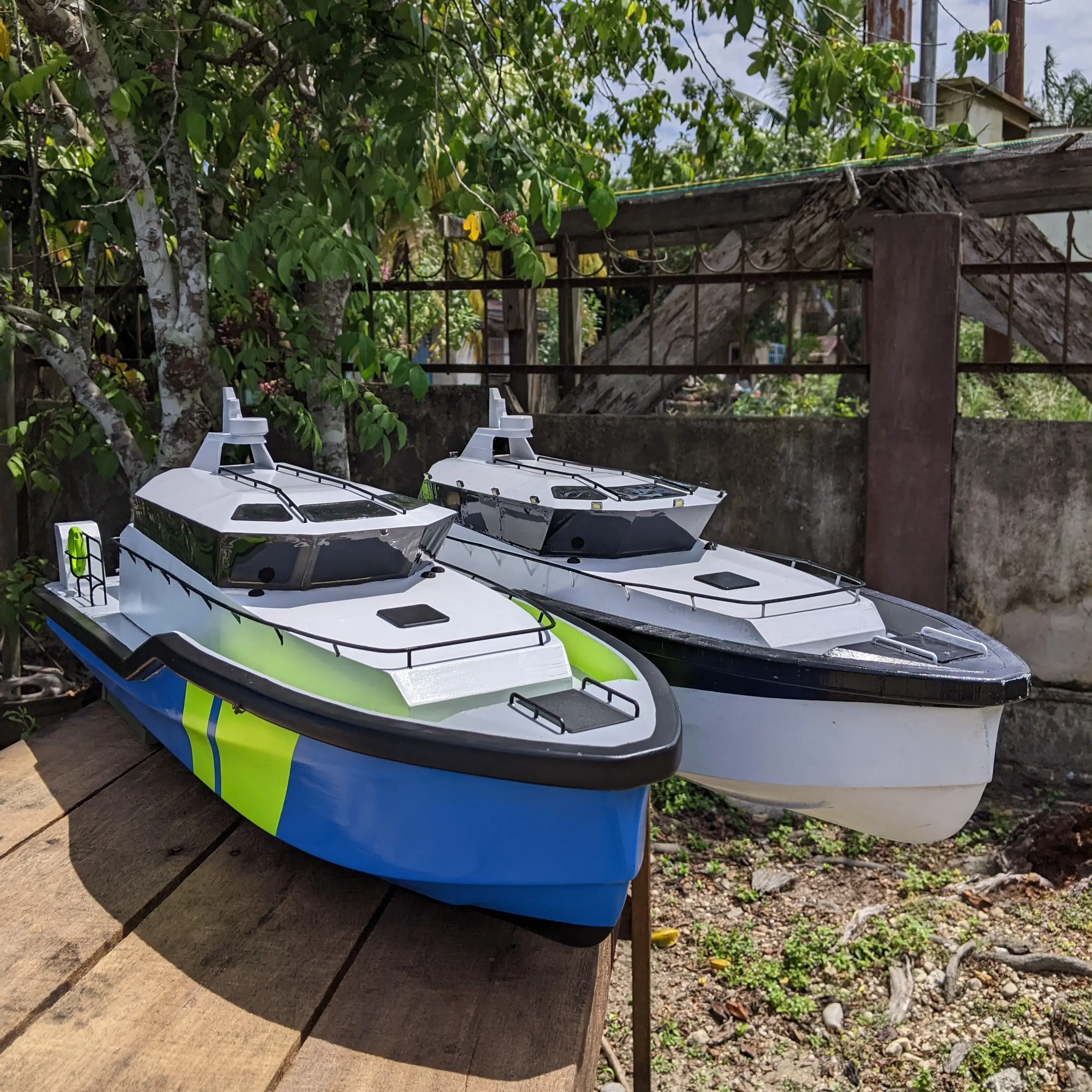 リモコン付き電動ボート,ミニチュア玩具,rc沿岸パトロールボ - Model Kit Yacht のレビューと価格