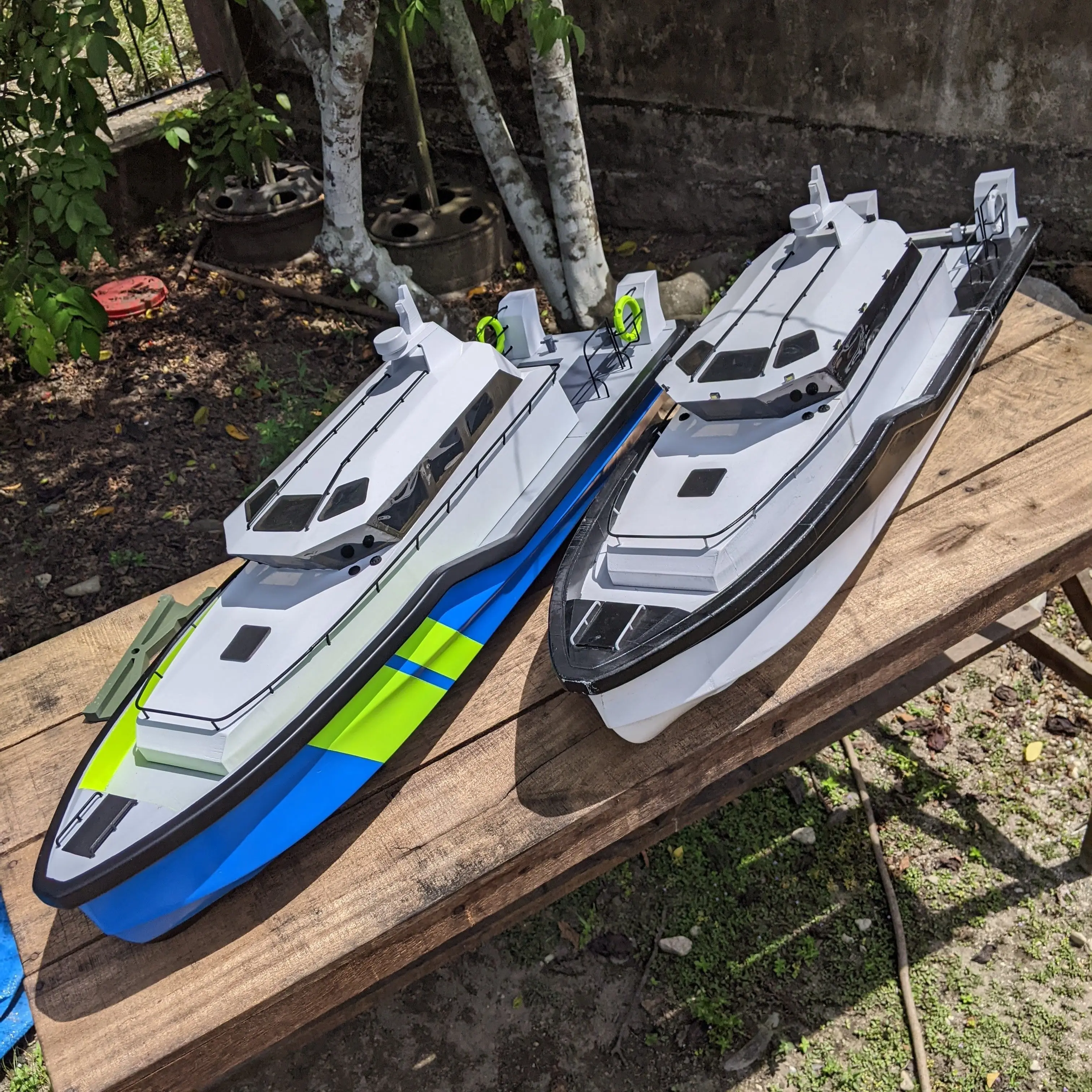 リモコン付き電動ボート,ミニチュア玩具,rc沿岸パトロールボ - Model Kit Yacht のレビューと価格